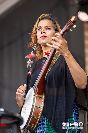 Rhainnon Giddens in concert