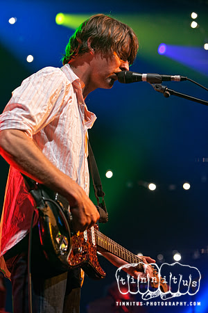 Pavement in concert