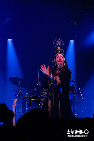 HENGE in concert