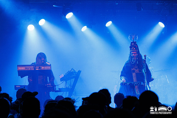 HENGE in concert