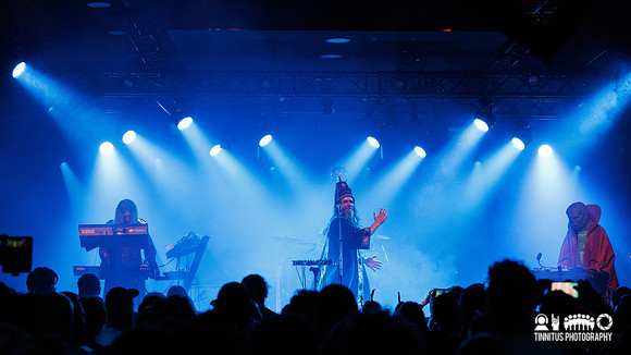 HENGE in concert
