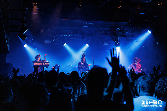 HENGE in concert