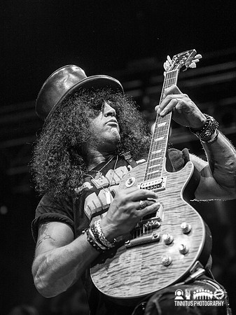 Slash in concert
