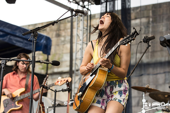 Thao & The Get Down Stay Down in concert