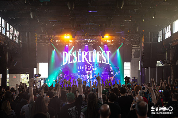 1000 Mods in concert