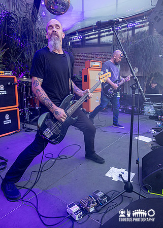 Mondo Generator in concert