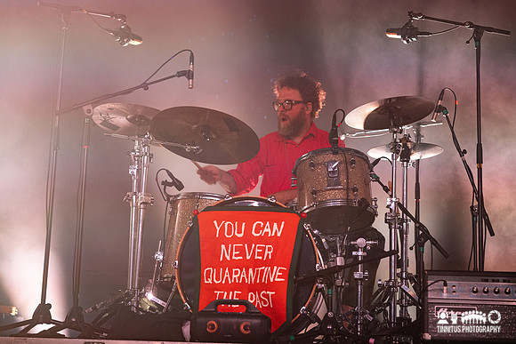 Pavement in concert