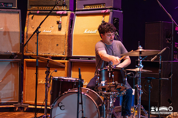 Kiwi Jr. in concert
