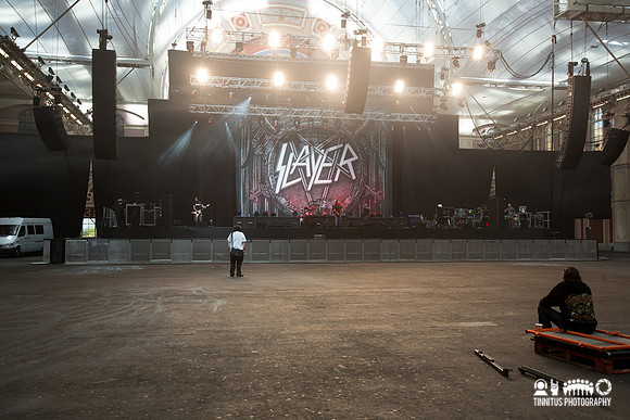 Slayer soundchecking at ATP's I'll Be Your Mirror festival with Al Cisneros and Matt Pike watching