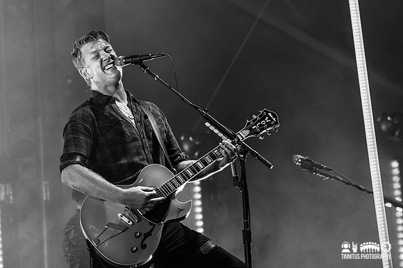 Queens of the Stone Age in concert