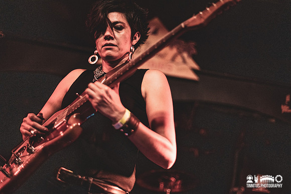 Ava Mendoza in concert