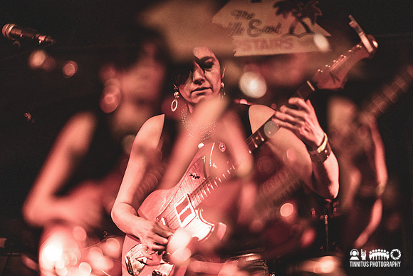 Ava Mendoza in concert
