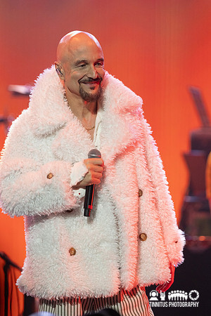 James in concert