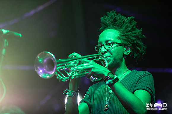 Durand Jones and The Indications in concert