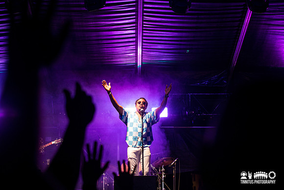 Durand Jones and The Indications in concert