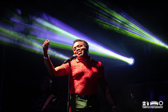 Durand Jones and The Indications in concert