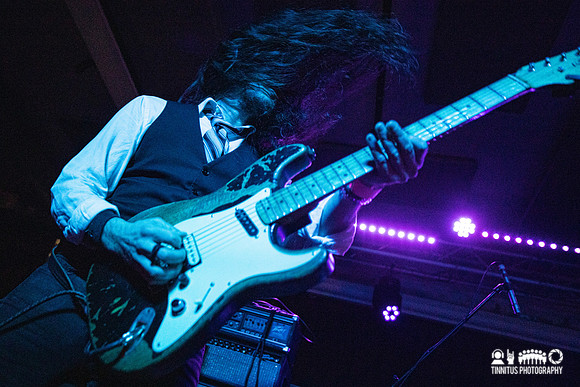 Worshipper in concert