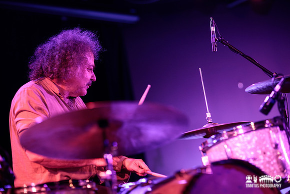 Xylouris White in concert