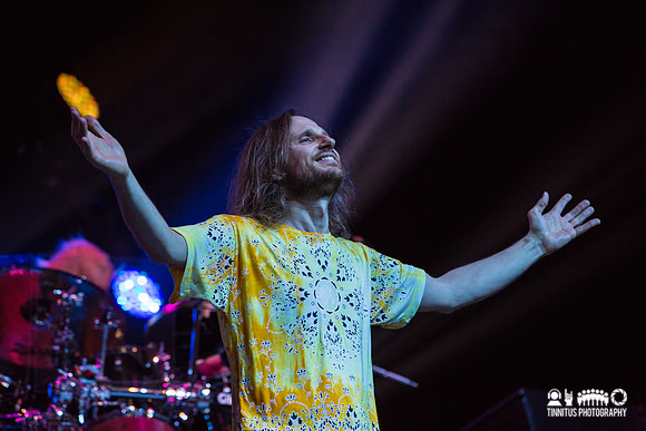 Yes in concert