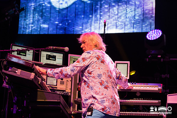 Yes in concert