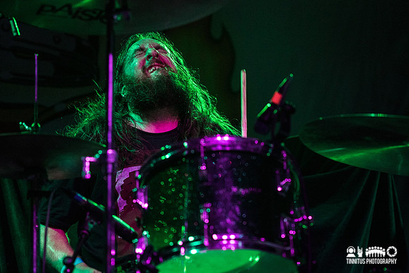 Worshipper in concert