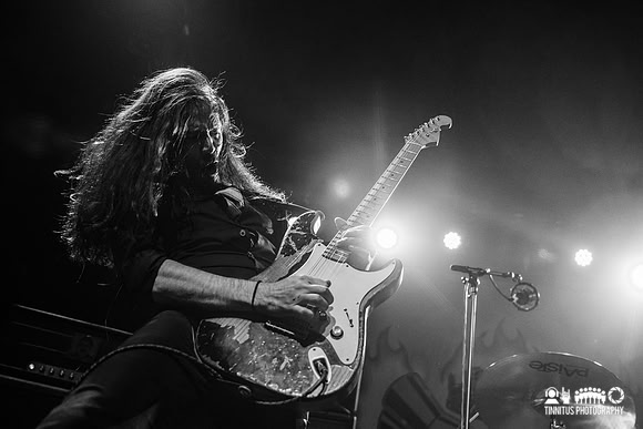Worshipper in concert