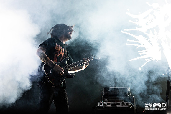 Eighteen Visions in concert