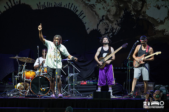 NNAMDÏ in concert