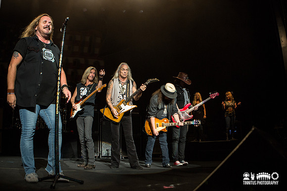 Lynyrd Skynyrd in concert