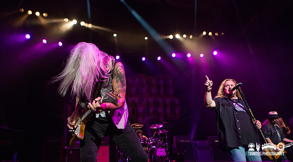 Lynyrd Skynyrd in concert