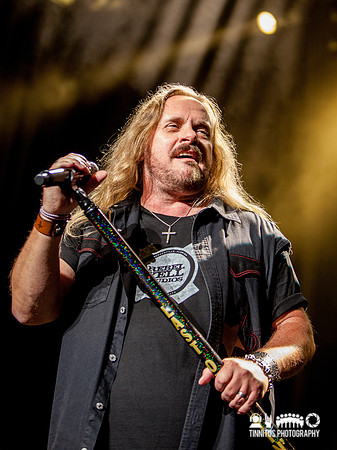 Lynyrd Skynyrd in concert