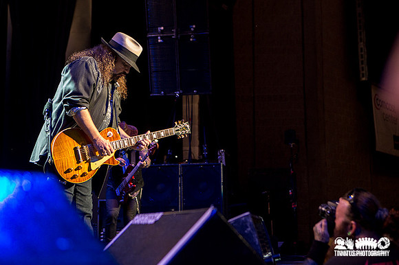 Lynyrd Skynyrd in concert
