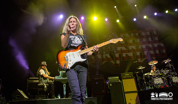 Lynyrd Skynyrd in concert