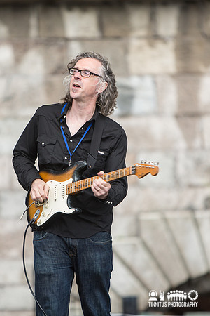 Kingsley Flood in concert