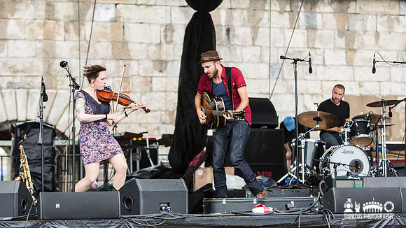 Kingsley Flood in concert