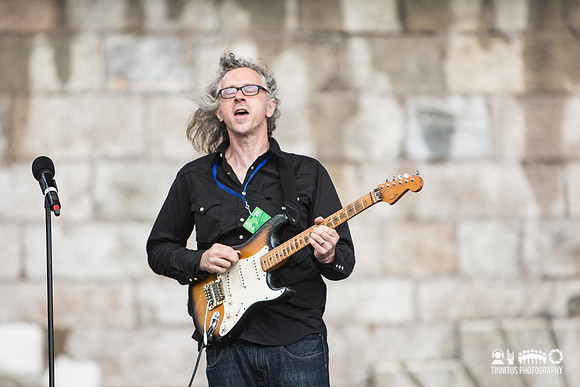 Kingsley Flood in concert