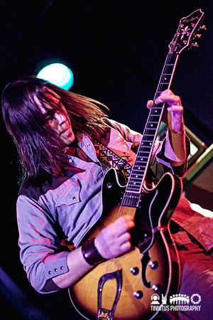 Man's Gin in concert