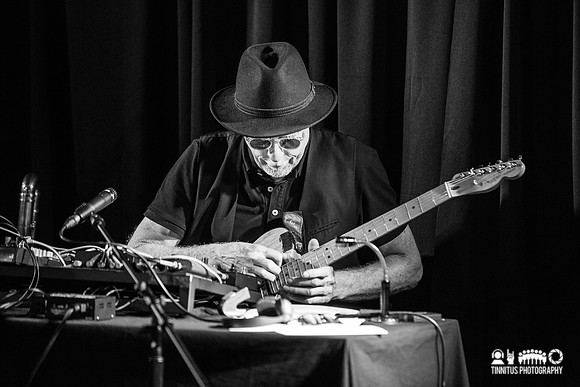 Rhys Chatham in concert