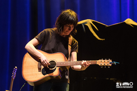 Jen Cloher in concert
