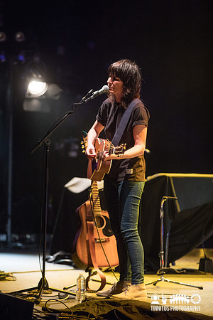 Jen Cloher in concert