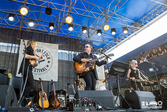 Elvis Costello with Larkin Poe in concert