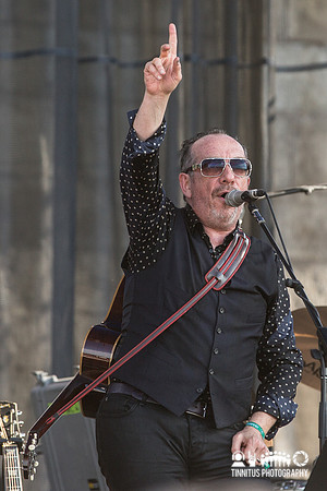 Elvis Costello with Larkin Poe in concert
