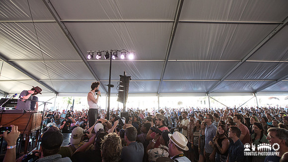 Edward Sharpe and the Magnetic Zeros in concert