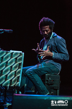 Om in concert