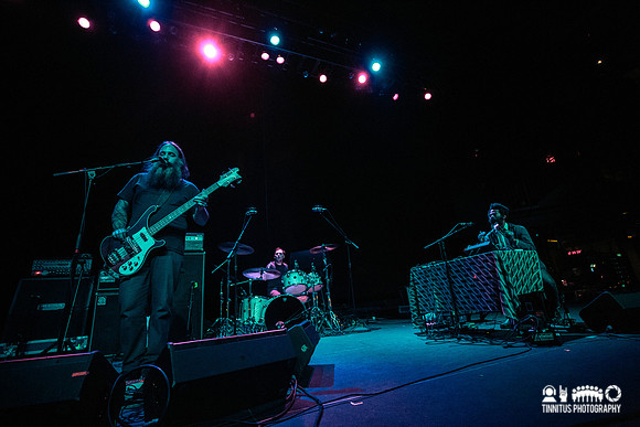 Om in concert