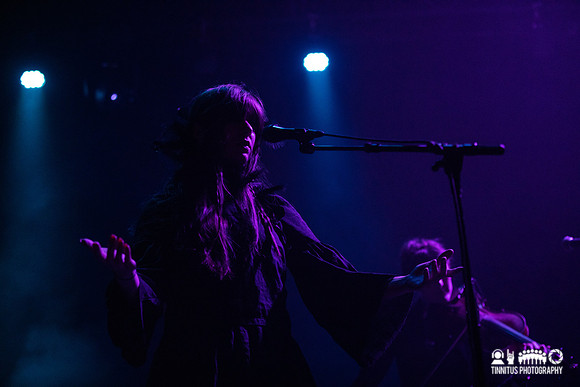 Circuit Des Yeux in concert