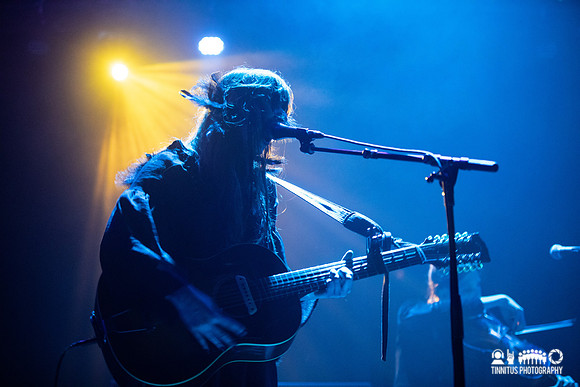 Circuit Des Yeux in concert