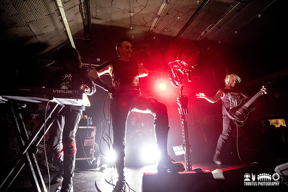 3Teeth in concert