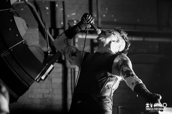 3Teeth in concert