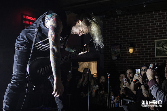 3Teeth in concert